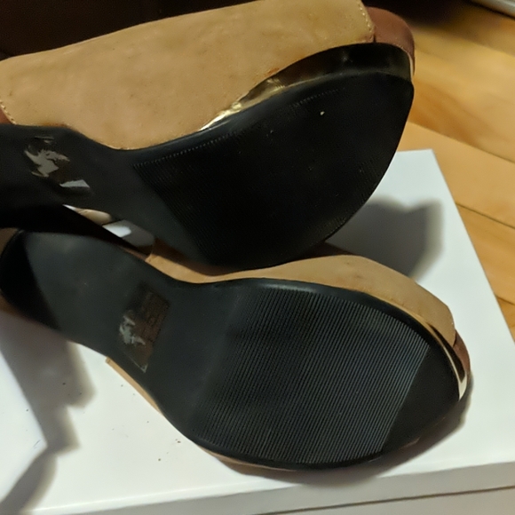 Heels - Picture 3 of 3